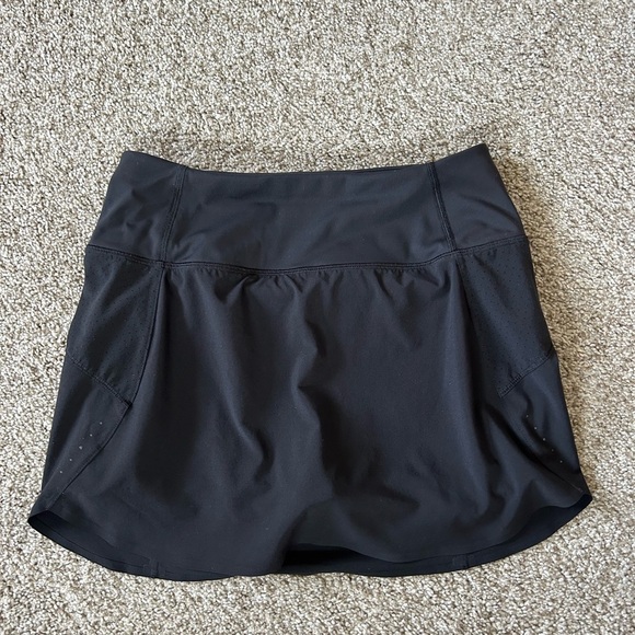 Athleta Run With It Skort. Black. Like new. Running. Active. Back pocket. XS - Picture 3 of 13